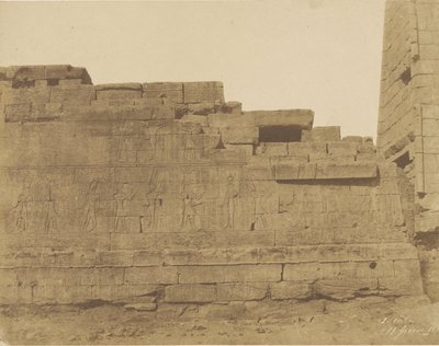 Karnak, świątynia na południe od sali hipostylowej, południowa ściana (zewnętrzna ściana) autorstwa John Beasly Greene