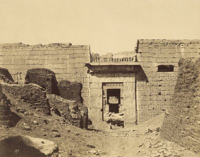 Medinet-Habu, Pałac Ramzesa Méïamoun, Wejście na Drugi Dwór autorstwa John Beasly Greene
