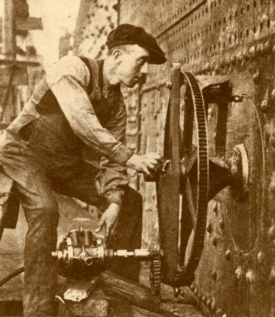 „Pneumatyczne nitownice wycinające iluminatory w boku wykładziny”, c1930. autorstwa John Brown and Company