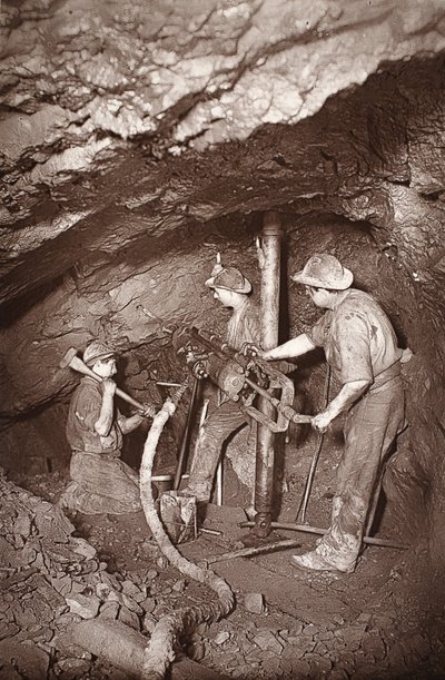 Koniec wiertła skalnego, kopalnia East Pool, ilustracja z „Mongst mines and miners, czyli Underground Scenes by Flash-Light” J.C. Burrowsa i Williama Thomasa, pub. 1893 (zdjęcie w sepii) autorstwa John Charles Burrow