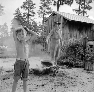 Farmy Escambia na Florydzie. Wrząca woda do płukania na farmie McLelland autorstwa John Collier