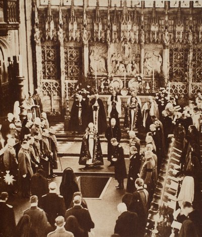 Król Edward VIII posypuje ziemią trumnę swojego ojca, 1936 autorstwa John Hill