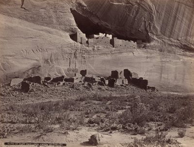 Ruiny skalnych domostw, Canyon de Chelly autorstwa John K. Hillers