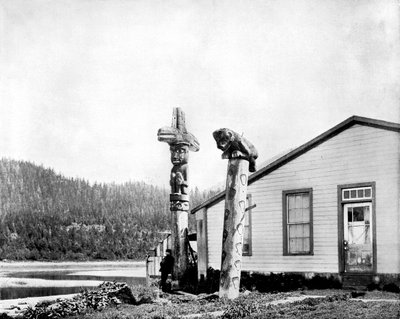 Słupy totemowe, Alaska, USA, 1893. autorstwa John L. Stoddard