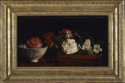 Kwiaty w japońskiej tacy na mahoniowym stole (olej na panelu) autorstwa John La Farge or Lafarge