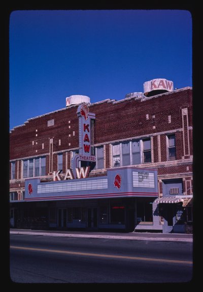 Kaw Theater, Washington Street, Junction City, Kansas, USA autorstwa John Margolies