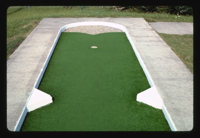 Pebble Trap Hole, Jekyll Island Mini Golf I, Jekyll Island, Georgia, USA autorstwa John Margolies