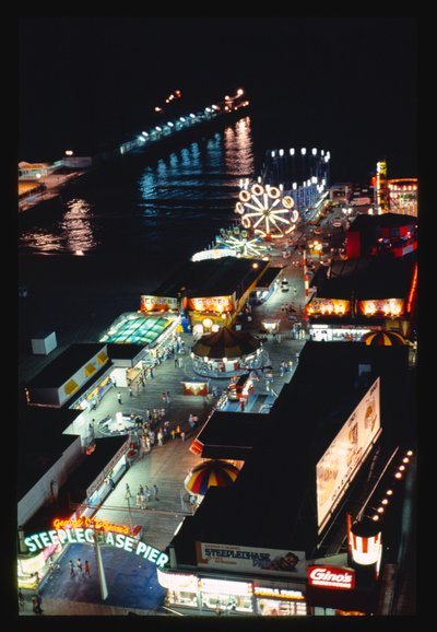 Molo Steeplechase w nocy, Atlantic City, New Jersey, USA autorstwa John Margolies