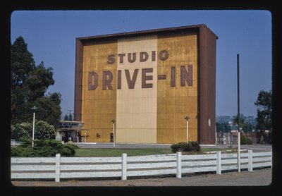 Studio Drive-In, Culver City, Kalifornia, USA autorstwa John Margolies