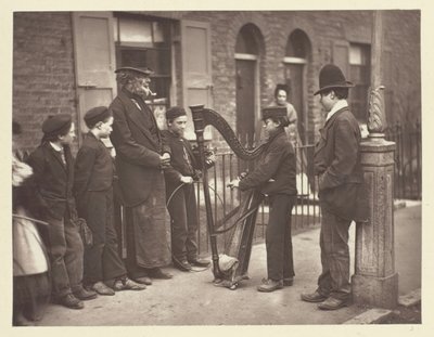 Muzycy z ulicy Halian, 1881. autorstwa John Thomson