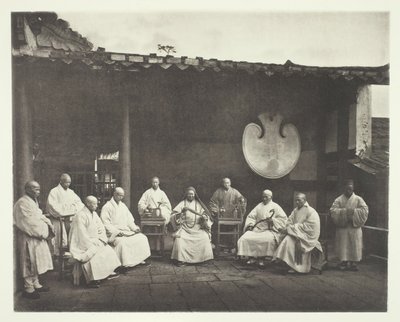 Opat i mnisi z Kushan, ok. 1930 r. 1868. autorstwa John Thomson