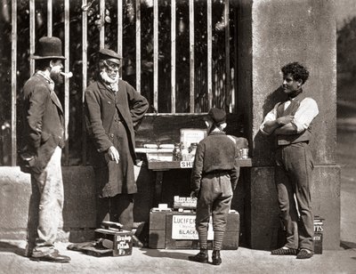 Dramatyczna czerń buta, z „Street Life in London”, autorstwa J. Thomsona i Adolphe