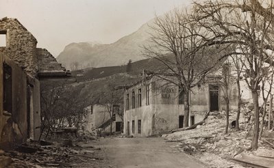Album "Moja wojna światowa - wspomnienia Frontu Południowo-Zachodniego w Karyntii, Włochy, Trentino-Alto Adige) 31.03.1915-12.11.1918 - Wiedeń Josefa Zohlego": gruz w Bovec (zdjęcie czarno-białe) autorstwa Josef Zohles