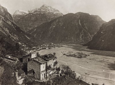 Album "Moja wojna światowa - wspomnienia Frontu Południowo-Zachodniego w Karyntii, Włochy, Trentino-Alto Adige) 31.03.1915-12.11.1918 - Josef Zohles Vienna ": widok Chiusaforte (b/w ph autorstwa Josef Zohles