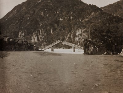 Album "Moja wojna światowa - wspomnienia Frontu Południowo-Zachodniego w Karyntii, Włochy, Trentino-Górna Adyga) 31.03.1915-12.11.1918 - Wiedeń Josefa Zohlego": wydobywano most w Moggio autorstwa Josef Zohles
