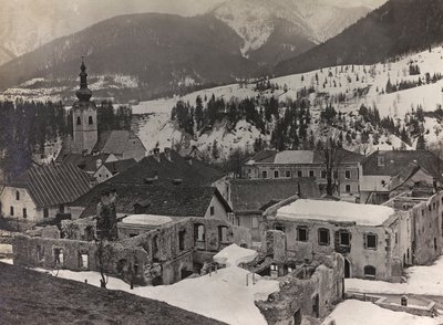 Album "Moja wojna światowa - wspomnienia Frontu Południowo-Zachodniego w Karyntii, Włochy, Trentino-Alto Adige) 31.03.1915-12.11.1918 - Josef Zohles Vienna": gruz w Tarvisio (b/w pho autorstwa Josef Zohles