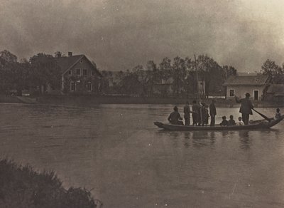 Album "Moja wojna światowa - wspomnienia Frontu Południowo-Zachodniego w Karyntii, Włochy, Trentino-Alto Adige) 31.03.1915-12.11.1918 - Josef Zohles Wien": łódź na rzece Drava w autorstwa Josef Zohles