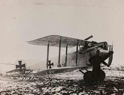 Album "Moja wojna światowa - wspomnienia Frontu Południowo-Zachodniego w Karyntii, Włochy, Trentino-Alto Adige) 31.03.1915-12.11.1918 - Josef Zohles Wien": Samolot austriacki (zdjęcie czarno-białe) autorstwa Josef Zohles