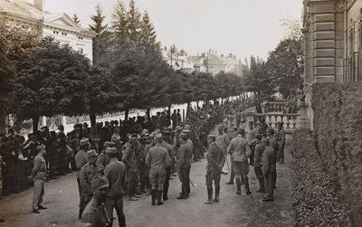 Album "Moja wojna światowa - wspomnienia Frontu Południowo-Zachodniego w Karyntii, Włochy, Trentino-Górna Adyga) 31.03.1915-12.11.1918 - Josef Zohles Wiedeń": żołnierze z wieloma więźniami autorstwa Josef Zohles