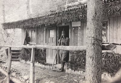 Album "Moja wojna światowa - wspomnienia Frontu Południowo-Zachodniego w Karyntii, Włochy, Trentino-Alto Adige) 31.03.1915-12.11.1918 - Josef Zohles Wiedeń": Urząd dowodzenia (b/w fot. autorstwa Josef Zohles