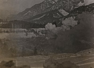 Album "Moja wojna światowa - wspomnienia Frontu Południowo-Zachodniego w Karyntii, Włochy, Trentino-Alto Adige) 31.03.1915-12.11.1918 - Wiedeń Josefa Zohlego": bombardowania (zdjęcie czarno-białe) autorstwa Josef Zohles