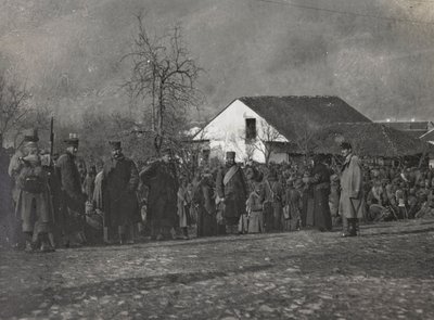 Album "Moja wojna światowa - wspomnienia Frontu Południowo-Zachodniego w Karyntii, Włochy, Trentino-Górna Adyga) 31.03.1915-12.11.1918 - Josef Zohles Wiedeń": więźniowie (b/w foto) autorstwa Josef Zohles