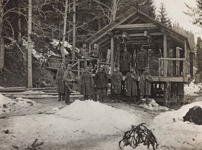Album "Moja wojna światowa - wspomnienia Frontu Południowo-Zachodniego w Karyntii, Włochy, Trentino-Górna Adyga) 31.03.1915-12.11.1918 - Josef Zohles Wiedeń": żołnierze przed kablem autorstwa Josef Zohles
