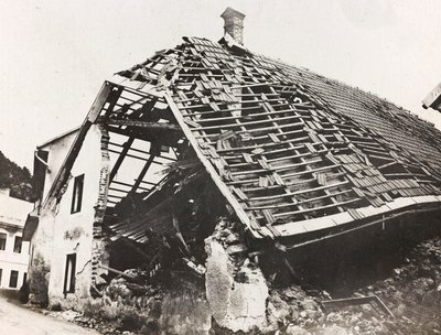 Album "Moja wojna światowa - wspomnienia frontu południowo-zachodniego w Karyntii, Włochy, Trentino-Alto Adige) 31.03.1915-12.11.1918 - Wiedeń Josefa Zohlego": gruz domu w Ugoviz autorstwa Josef Zohles