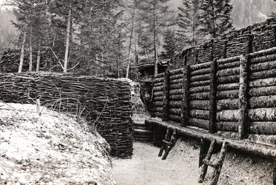 Album "Moja wojna światowa - wspomnienia Frontu Południowo-Zachodniego w Karyntii, Włochy, Trentino-Alto Adige) 31.03.1915-12.11.1918 - Wiedeń Josefa Zohlego": Bariera z bali w autorstwa Josef Zohles