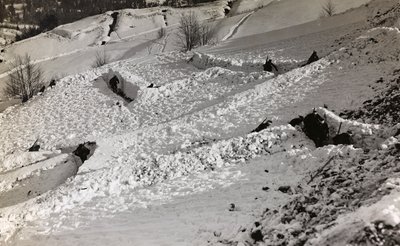 Album "Moja wojna światowa - wspomnienia Frontu Południowo-Zachodniego w Karyntii, Włochy, Trentino-Alto Adige) 31.03.1915-12.11.1918 - Josef Zohles Vienna": okopy w śniegu (b/w p autorstwa Josef Zohles