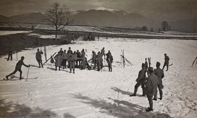 Album "Moja wojna światowa - wspomnienia Frontu Południowo-Zachodniego w Karyntii, Włochy, Trentino-Górna Adyga) 31.03.1915-12.11.1918 - Josef Zohles Wiedeń": żołnierze na nartach (b/w foto) autorstwa Josef Zohles