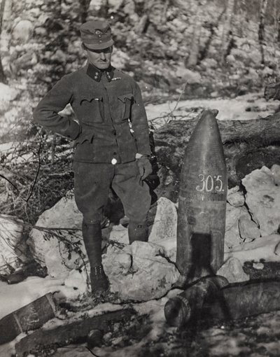 Album "Moja wojna światowa - wspomnienia Frontu Południowo-Zachodniego w Karyntii, Włochy, Trentino-Alto Adige) 31.03.1915-12.11.1918 - Josef Zohles Vienna": żołnierz z kulą (b/w ph autorstwa Josef Zohles