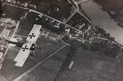 Album "Moja wojna światowa - wspomnienia Frontu Południowo-Zachodniego w Karyntii, Włochy, Trentino-Alto Adige) 31.03.1915-12.11.1918 - Josef Zohles Vienna": inspekcja samolotów (b/w ph autorstwa Josef Zohles