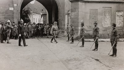 Album "Moja wojna światowa - wspomnienia Frontu Południowo-Zachodniego w Karyntii, Włochy, Trentino-Alto Adige) 31.03.1915-12.11.1918 - Josef Zohles Wien": żołnierze w Villach (b/w ph autorstwa Josef Zohles