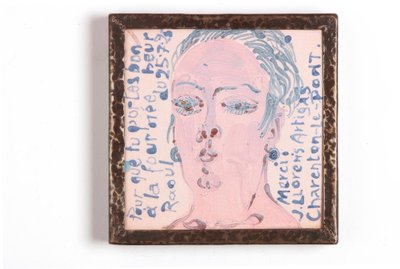 Płytka z portretem Madame Dufy autorstwa Josep Artigas