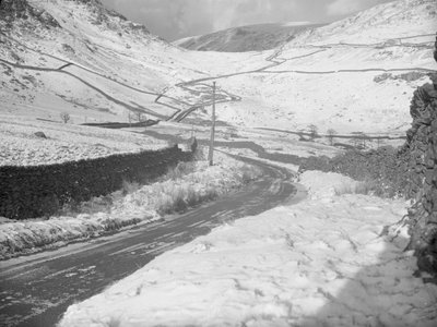 Widok na "The Struggle" z Ambleside, patrząc na Kirkstone autorstwa Joseph Hardman