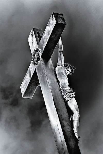 Ukrzyżowanie w Pałacu Papieskim, 2015 (zdjęcie przemalowane) autorstwa Joy Lions