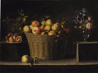 Jabłka w wiklinowym koszu, otwarty granat na srebrnym talerzu oraz róże, irysy i inne kwiaty w szklanym wazonie na kamiennej półce. autorstwa Juan de Zurbaran