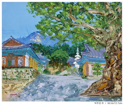 Widok na górę świątyni koreańskiej autorstwa Jukyong Park