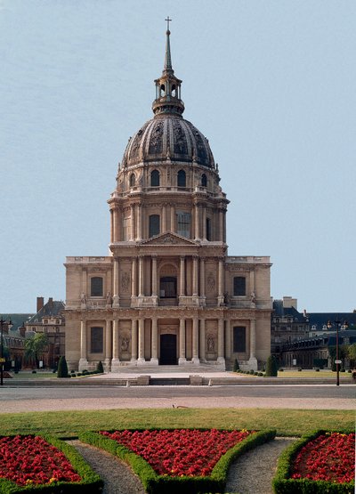 Widok południowy na kopułę hotelu des Invalides zrealizowaną przez Julesa Hardouina Mansarta (1646-1708) na podstawie projektu liberała Bruanda. 1679-1708 Paryż - Kopuła Hotelu des Invalides, zbudowana w latach 1679-1708 przez Hardouina Julesa Mansarta (16 autorstwa Jules Hardouin Mansart