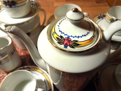 Zestaw do herbaty w stylu art deco, 2023 r. (zdjęcie ilustracyjne) autorstwa Jules Vieillard