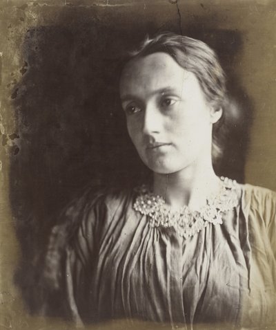 Annie Chinery Cameron, 1870-72 (srebrodruk albumowy) autorstwa Julia Margaret Cameron
