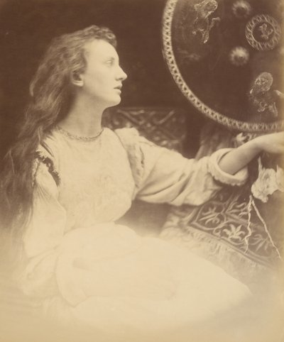 Lilia Elaine - Pokojówka z Astolat, 1874. autorstwa Julia Margaret Cameron