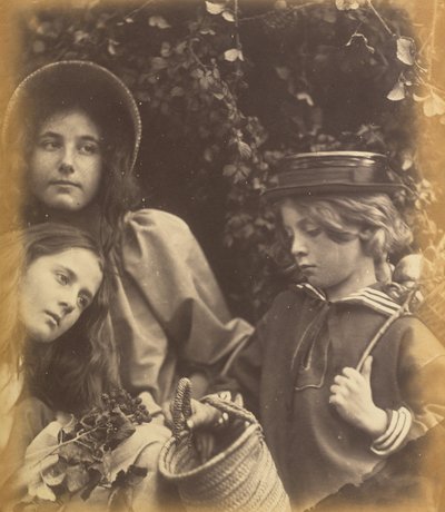 Elizabeth Keown, Kate Keown i Freddy Gould, ok. 1930 r. 1866-1868. autorstwa Julia Margaret Cameron