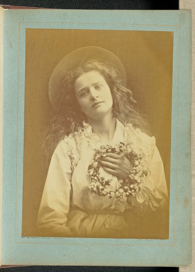 ["Bo mam być królową maja, matko, mam być królową maja"]. autorstwa Julia Margaret Cameron