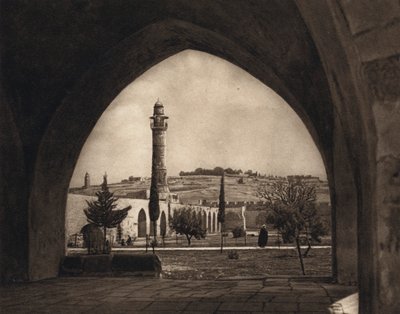 Jerozolima, widok na Górę Oliwną z miejsca świątyni (zdjęcie czarno-białe) autorstwa Karl Grober