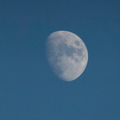 Spójrz na Księżyc, 2021 (zdjęcie) autorstwa Katha Wood