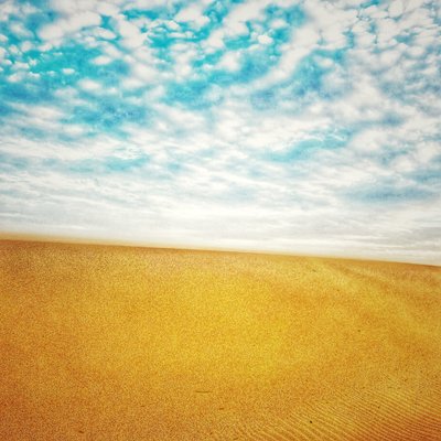 Surreal Desert Beach IV autorstwa Katha Wood