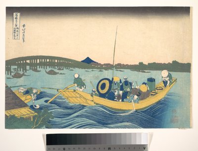 Widok zachodu słońca nad mostem Ryōgoku z nabrzeża Onmaya (Onmayagashi yori Ryōgokubashi sekiyō o miru), z cyklu „Trzydzieści sześć widoków góry Fuji” (Fugaku sanjūrokkei) autorstwa Katsushika Hokusai