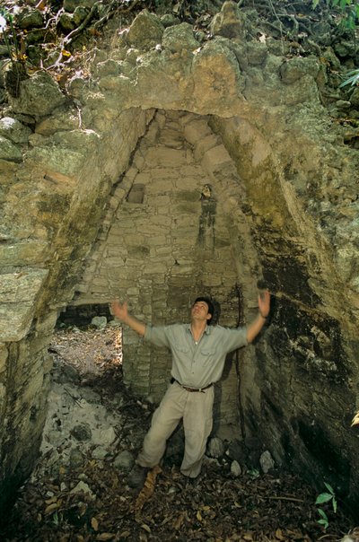 Architektura, Holmul, Gwatemala, Majowie, Francisco Estradabelli, Homul Center, 2008 (zdjęcie) autorstwa Kenneth Garrett